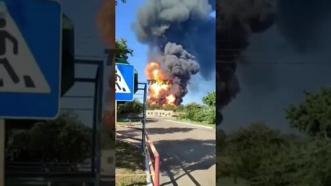 🇷🇺🇺🇦⚡ Ukrainian Shebelinsky GPP Factory Burning After A Russian Missile Strike Destroys It