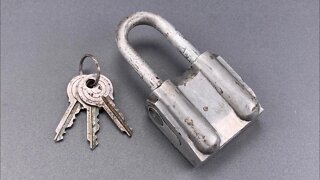 [1114] We Can Learn From This Old Soviet Padlock