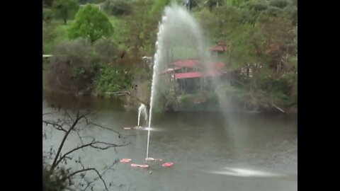 Eh raz esche raz: The 2 vertical water jets in the Thermi lake (P1)