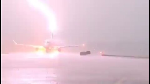 Lighting Strikes Airplane