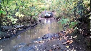 Jeep Hero crossing VMUTS lookout mud hole