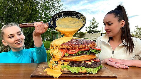 Giant Size Of The Most Popular Fast Food! Burger 10 KG