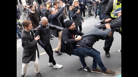 Three Arrests, London, 28th Nov