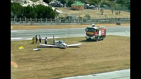 Plane Landing Gear Collapses After Steep Approach - St Barth Airport