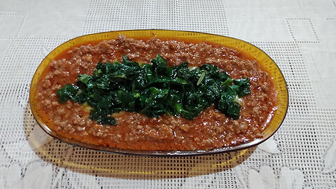 Polenta com carne e couve