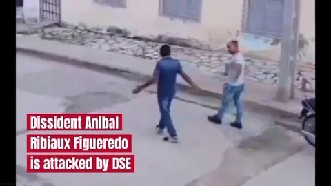 #Cuba 🇨🇺 State Security agent hits activist