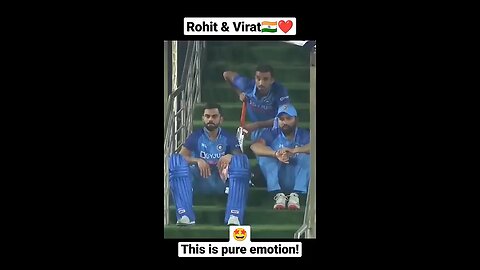 Virat Kohli and Rohit celebrate