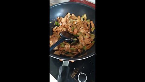 葱爆肉 Fried Pork with Green Onion