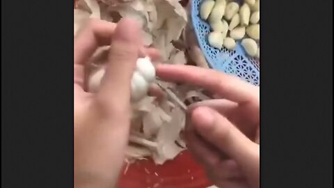 How to Peel Garlic Cloves