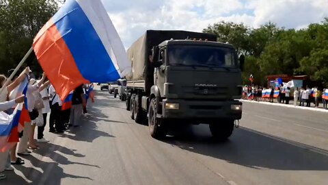 Local residents meet the returning Russian Guard in the city of Elista, Republic of Kalmykia