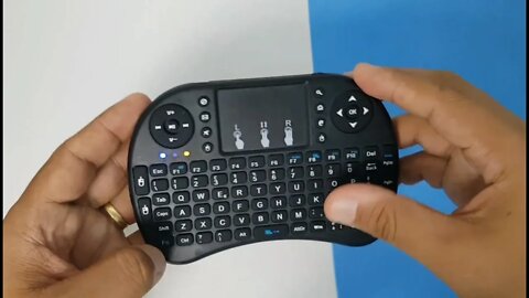 O MELHO TECLADO MINI KEYBOARD wireless COM BATERIA E GESTOS NO TRACKPAD - UNBOXING