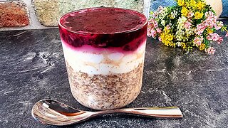 Healthy Breakfast Idea: Blueberry Cheesecake Overnight Oats