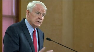 Mayor Barrett proposes additional cuts to Milwaukee police's 2022 budget