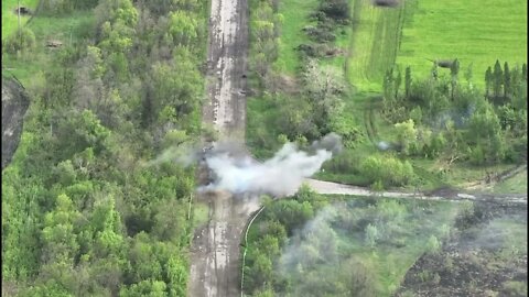 Ukrainian SF personnel ambush a Russian T-80 MBT near Pytomnyk village, Kharkiv Oblast!