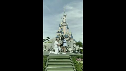 🎥 A Disney employee in Paris RUINED this couple's wedding proposal.