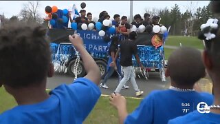 Richmond Heights basketball team's state title celebrated with victory parade