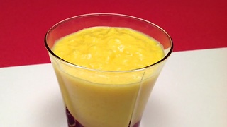 How to quickly make a mango smoothie