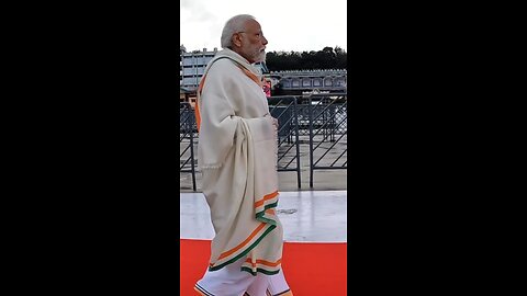 Indian prime minister go to temple