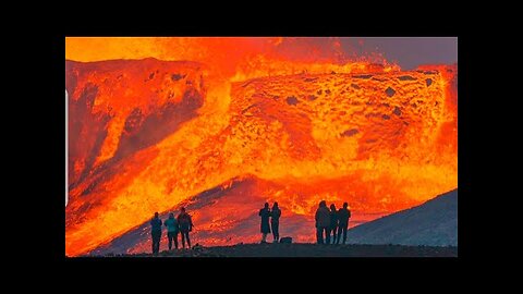 HUGE LAVA FLOWS LEAVE PEOPLE IN AWE-MOST AWESOME VIEW ON EARTH-Iceland Volcano Throwback