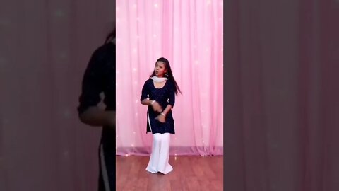 Dil deke hai aisi bechaini tauba Hindi old song//#girl dance video Instagram#short #shortsfeed