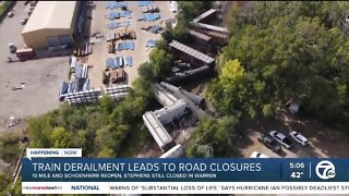 Train derailment leads to road closures in Warren