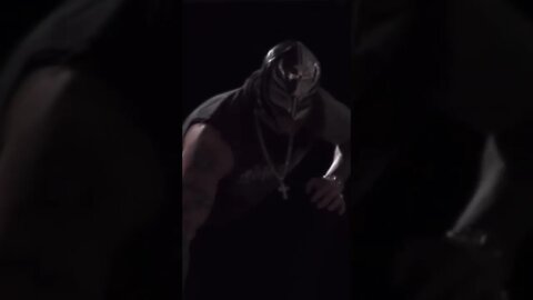 Rey Mysterio gets SUPER CONFUSED during MATCH.