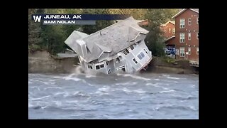 HOUSES COLLAPSED🏔️🏚️💦🏡CAUSED BY GLACIAL FLOODING IN JUNEAU ALASKA RIVER🏔️🌊🏘️🏕️💫