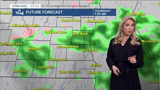 Fog continues overnight, scattered rain & snow showers Thursday