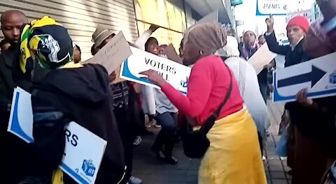 SOUTH AFRICA - Johannesburg - Mzimphlope Residents Picket at Luthuli House (Video) (tPQ)