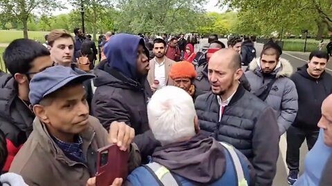 Pushing and shuving victor and asif vs the muslims #speakerscorner