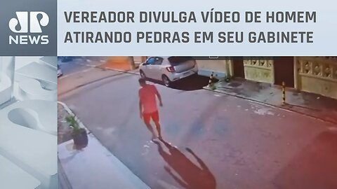 Carlos Bolsonaro registra denúncia no RJ por ameaça contra ele e seu pai