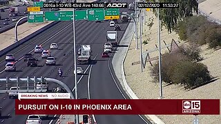 Vehicle loses tire during police pursuit on Phoenix freeway