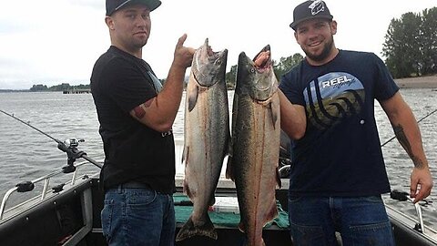 Columbia River - Fall Chinook Salmon Fishing - Addicted Fishing