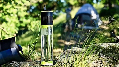 Self-Filling Water Bottle Converts Humid Air into Drinkable H2O