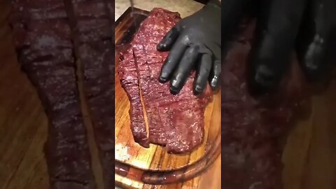 Corte transversal de uma carne de churrasco é assim que se faz🔪🥩🔥