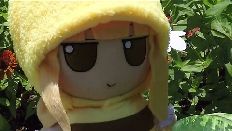 Suika bee searches for the perfect pollen