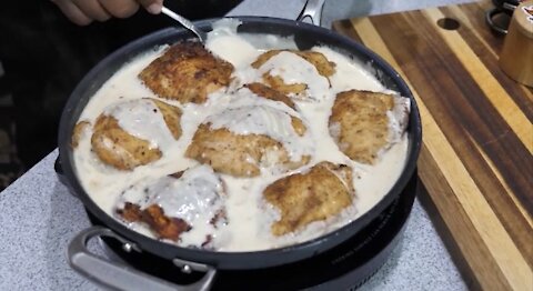 smothered chicken and gravy receipe _ comfort food