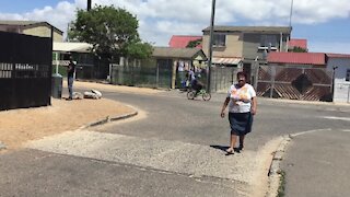 SOUTH AFRICA - Cape Town - Sandra Janjies gives Bonteheuwel children Christmas Gifts. (Video) (QsM)