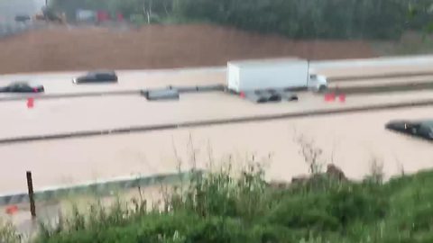Flooding closes all lanes of I-43 in Fox Point