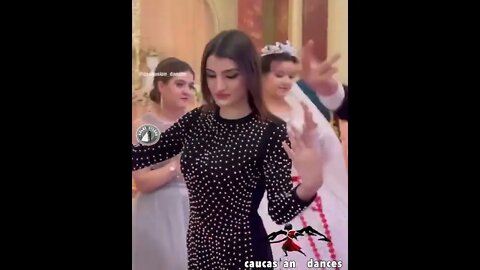 Очень красивая Кавказская девушка танцует на свадьбе 2022 #shorts