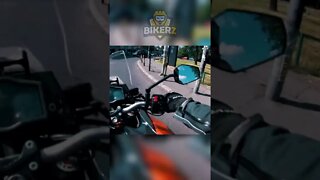 biker gets rear-ended at the lights...