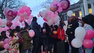 the #kaylagreen Kayla Green Vigil and Balloon Release Infront of Mount Vernon City Hall #mountvernon