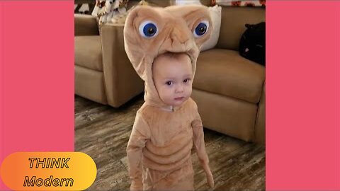 Adorable toddler in E.T. Halloween costume cracks up whole family