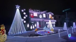 Tucsonan shares Christmas spirit through elaborate light show