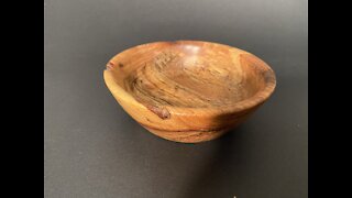 Woodturning a small oak bowl
