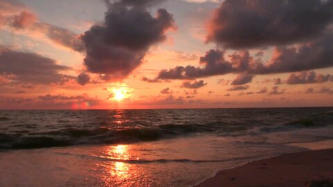 Let the rhythm of the ocean soothe your soul 🌊