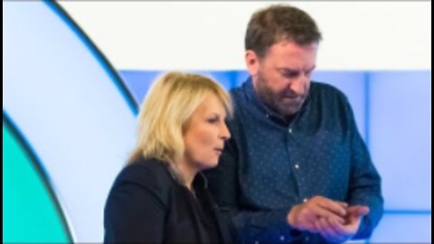 Does Jennifer Saunders bump into people staring at their phones? - Would I Lie to You?