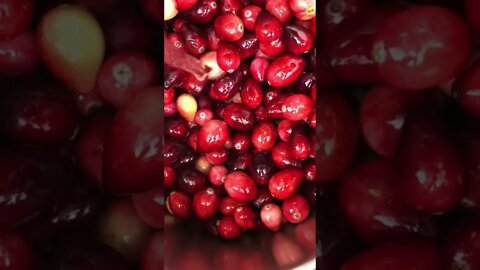 How to Make Cranberry Sauce for Thanksgiving Dinner and Christmas Dinner