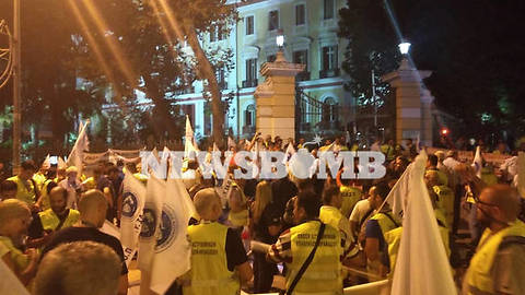 IFT 2018: Uniformed officers protest in front of the Ministry for Macedonia and Thrace