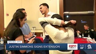 Justin Simmons signs extension with Broncos